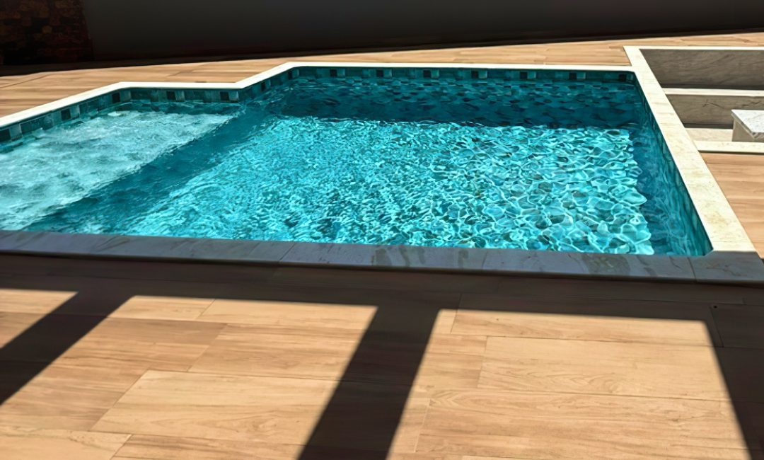 Borda de piscina em porcelanato